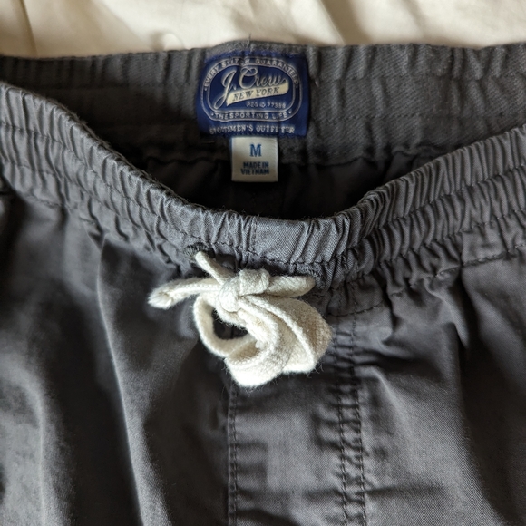 J. CREW Men's Dock Short 6" in Coal Grey - Picture 3 of 3